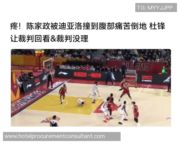 足球解说员怒斥裁判判罚不公引发球迷热议与争论